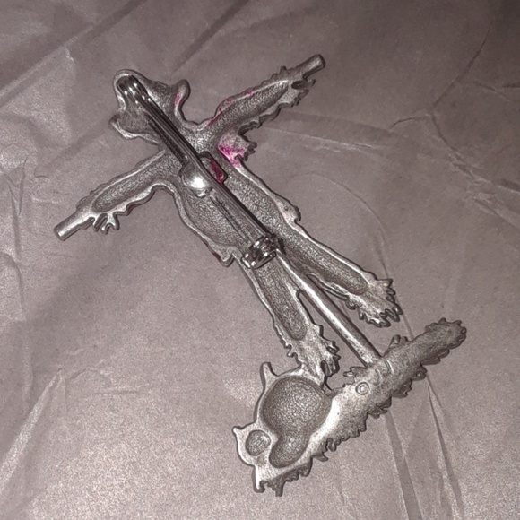 JJ scarecrow  signed  brooch - Picture 5 of 5
